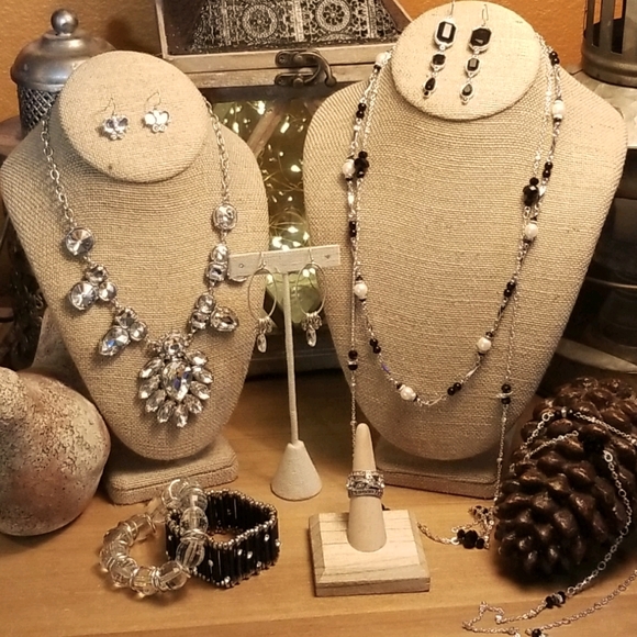 Roman Jewelry - Black & Clear 9-Item Crystals, Pearls, & Beads